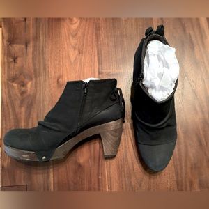 Coclico black suede wooden booties, size 40